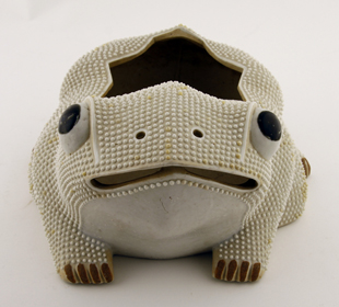 An Enamelled Jardiniere Modelled As A Frog - 88&nbsp;Ko
